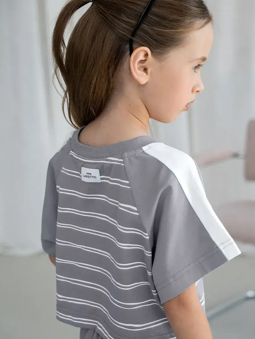 Летний серый костюм для девочки, футболка и кюлоты