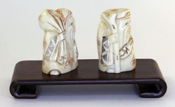 Сет нэцкэ Дзюродзин и Фукурокудзю на подставке