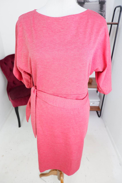 Платье Deniza с поясом, визуально на 50 размер