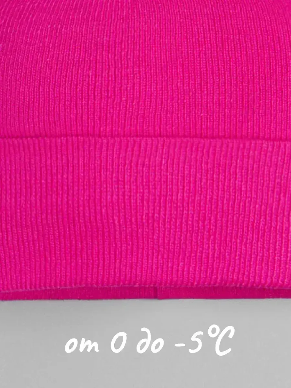 Шапка детская осенняя с помпонами