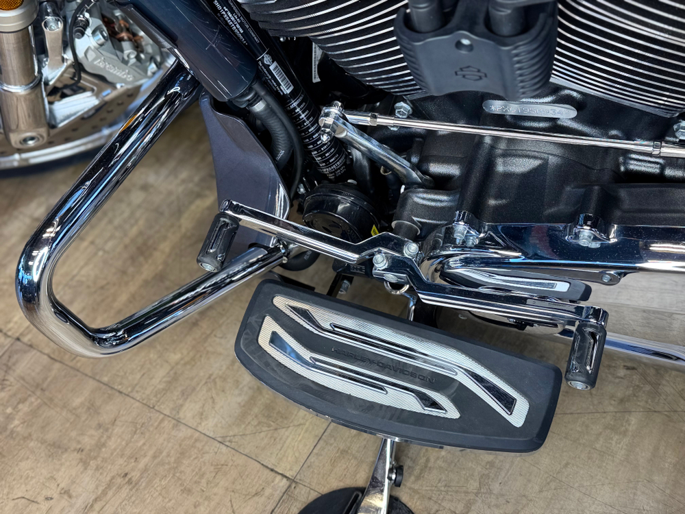 CVO Street Glide "Torched Orange CVO Tri-Tone" (2026)