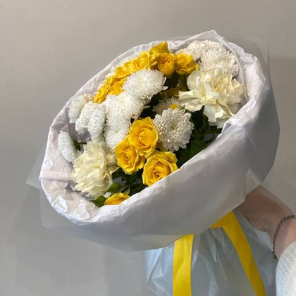 Букет с кустовыми розами