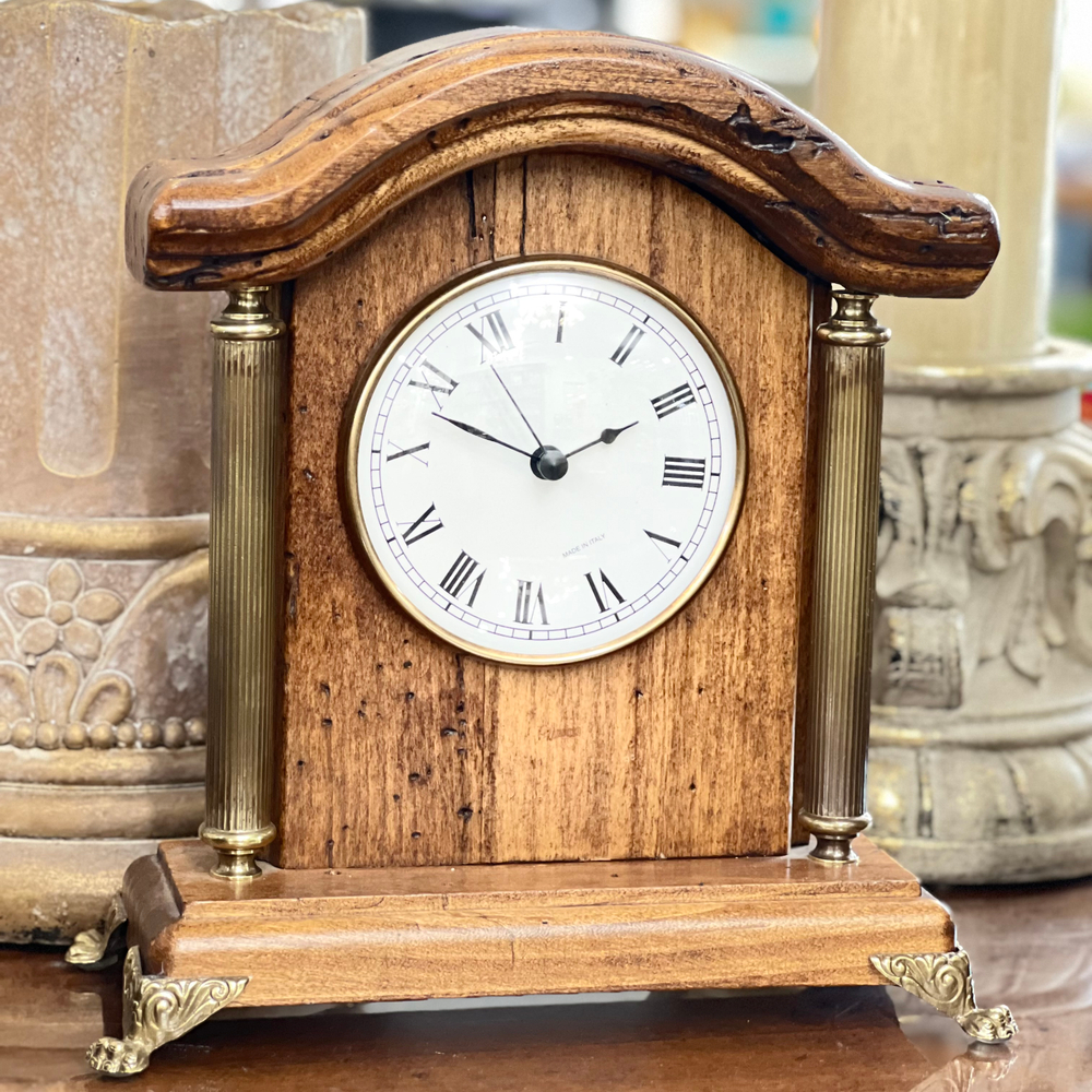 Часы настольные на ножках 23 см