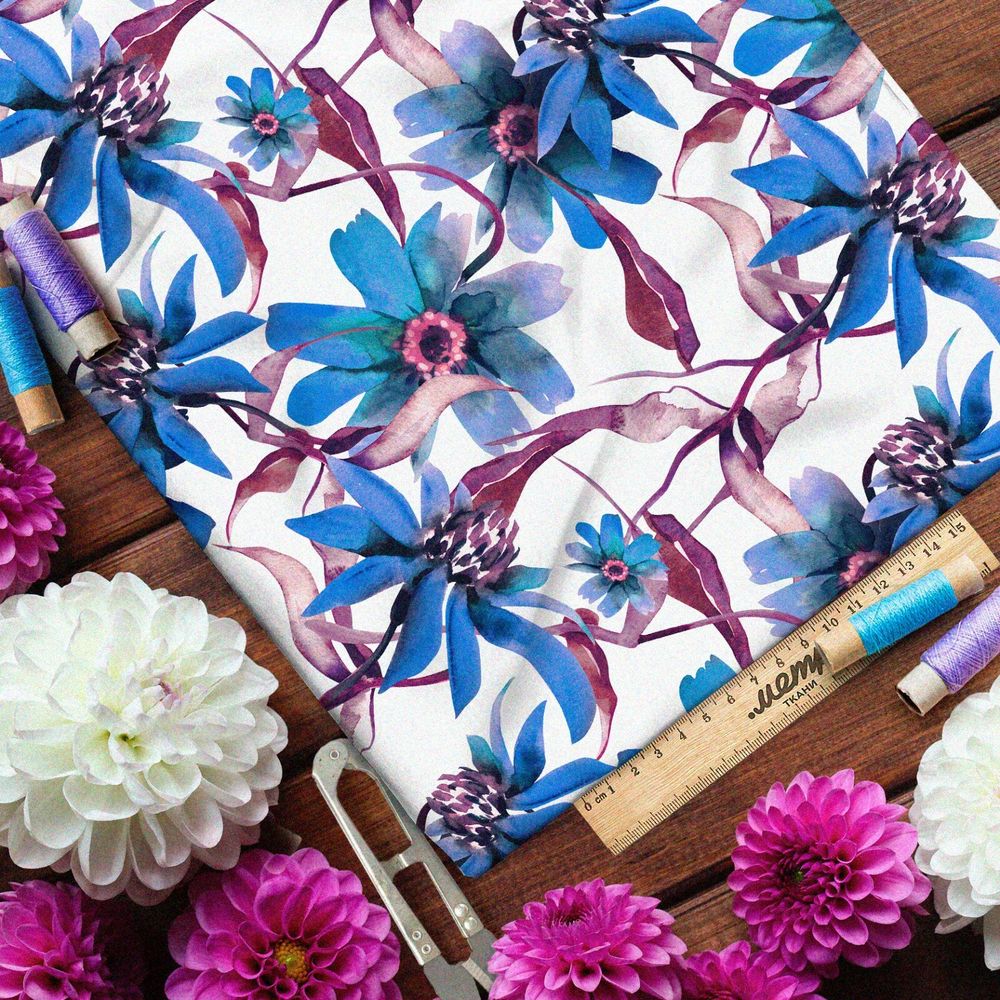 Ткань оксфорд 600 дикие васильки на белом фоне