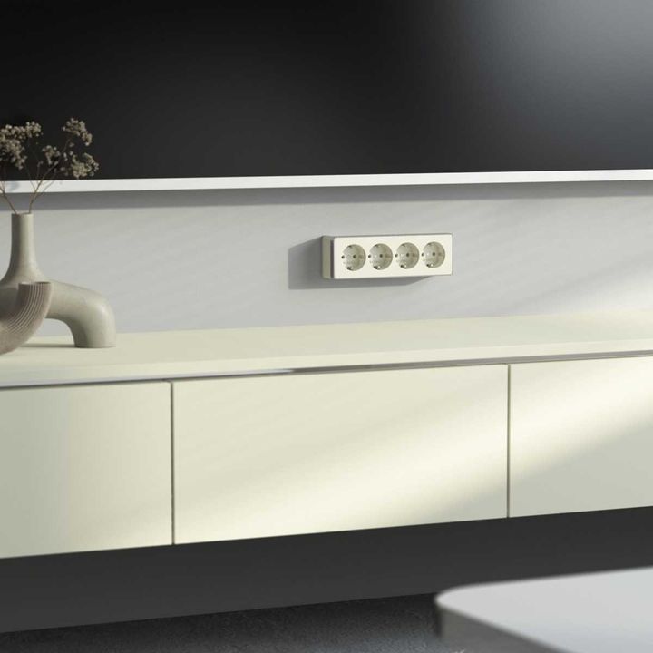 Розетка четверная с заземлением и шторками Gallant Werkel a071253