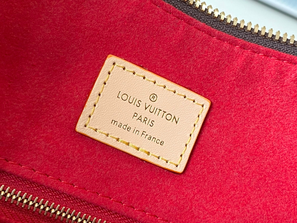 Louis Vuitton Slouchy MM