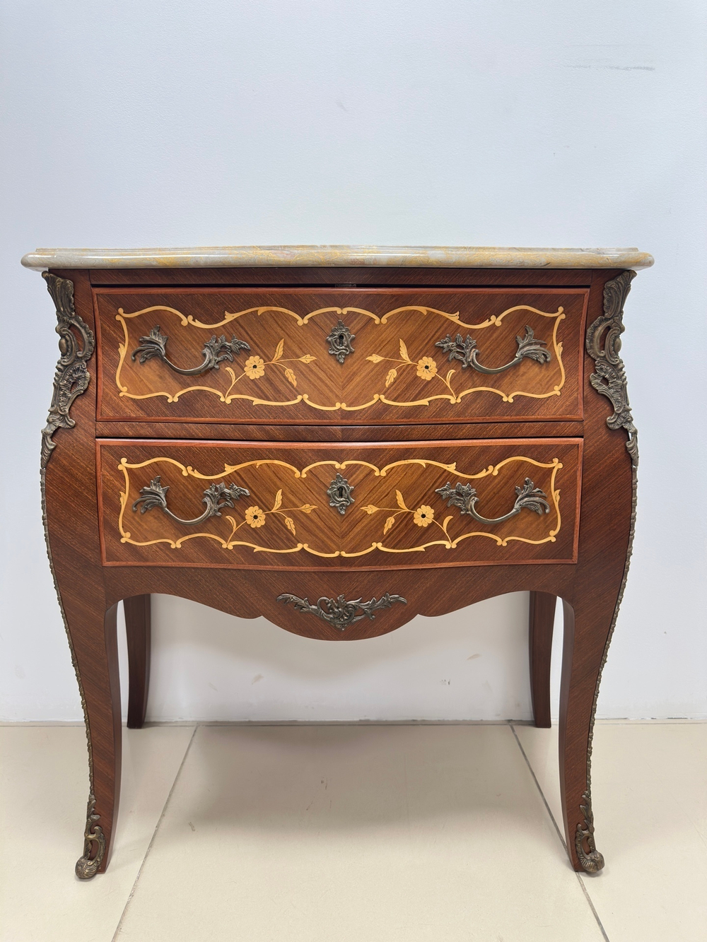 Комод в стиле Людовика XV