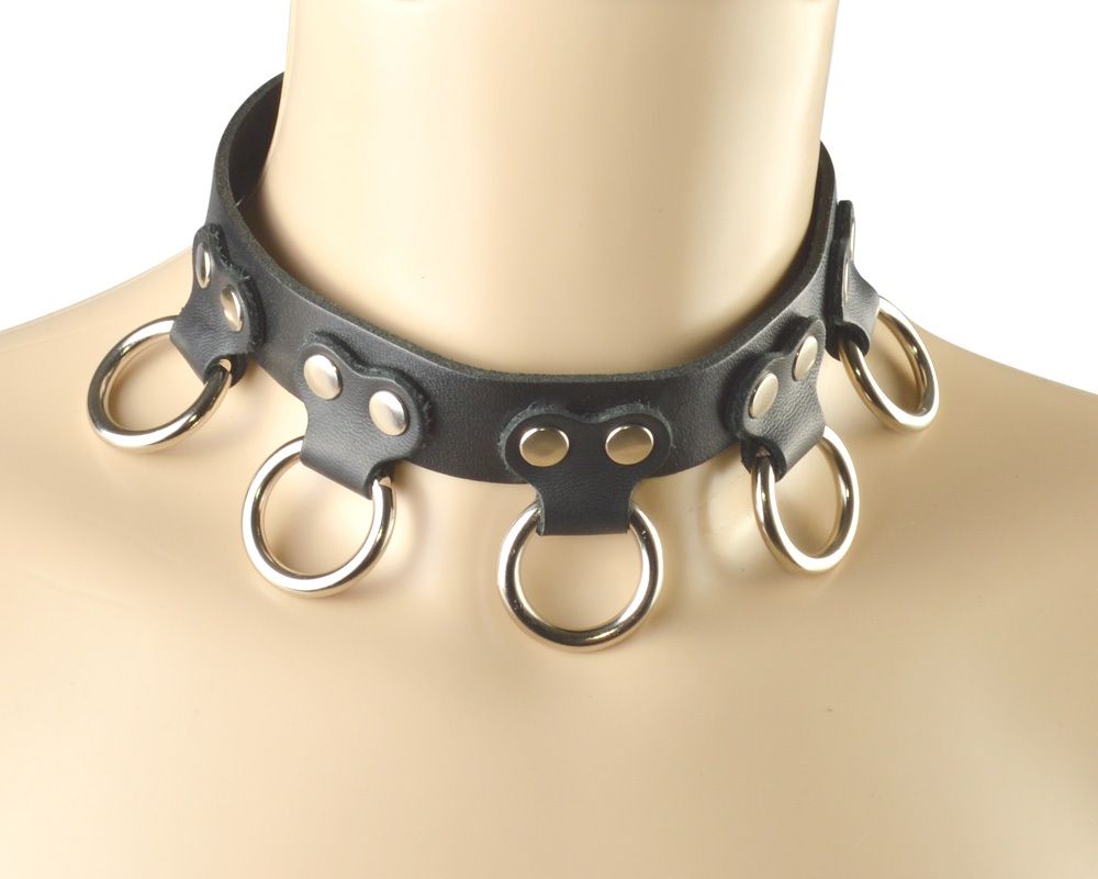 Чокер Sitabella Квинта с клепками и кольцами чёрный