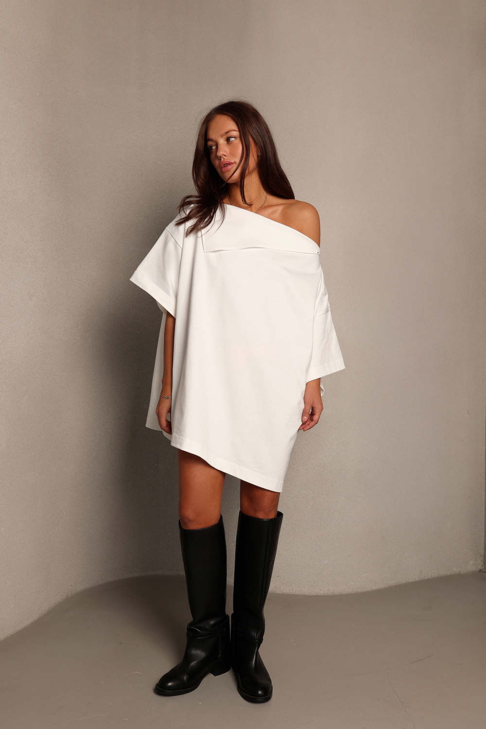 Футболка с отложным уголком