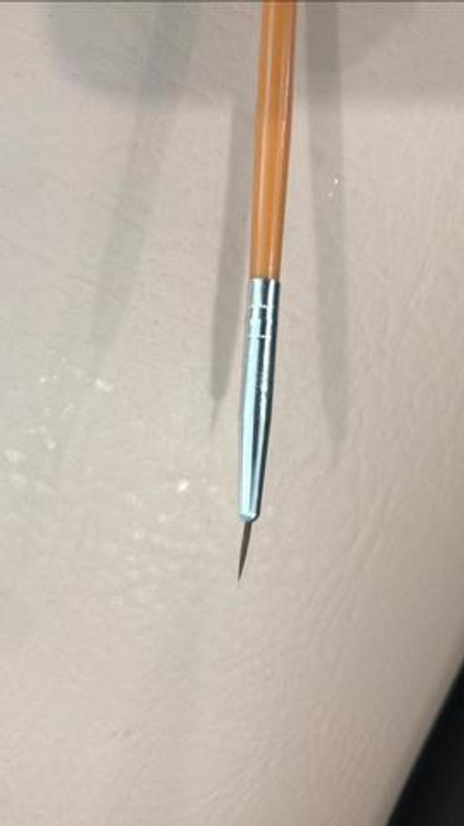 Кисть тонкая