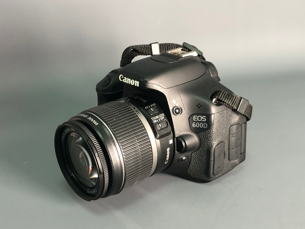 Canon 600D Kit 18-55mm IS 5.500 кадров
