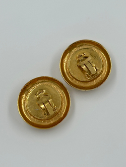 Клипсы с «жемчугом» Chanel