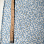 Вискоза (штапель) Ромашки на голубом фоне