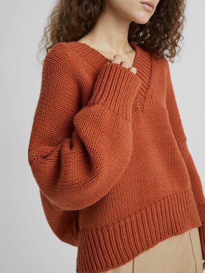 AIM крупной вязки с V-образным вырезом. Цвет Терракот. 50% шерсть мериноса.
