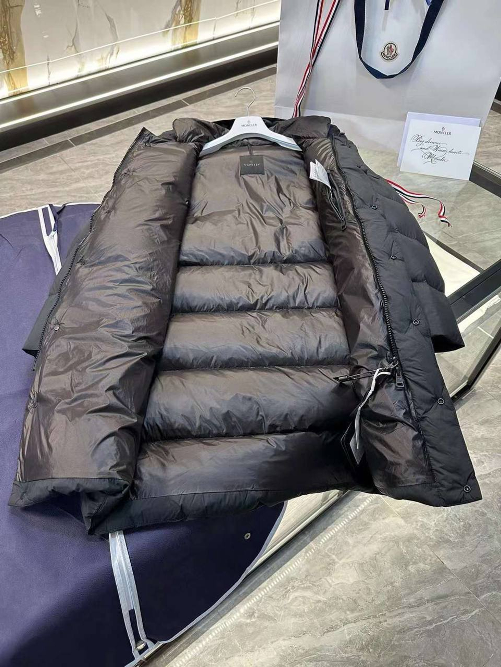 Пуховик Moncler