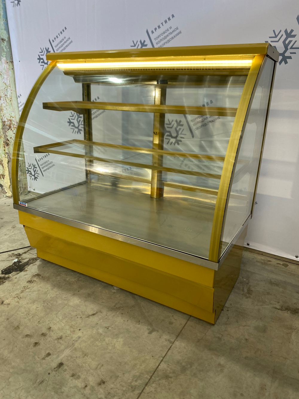 Витрина кондитерская Прага 1.26