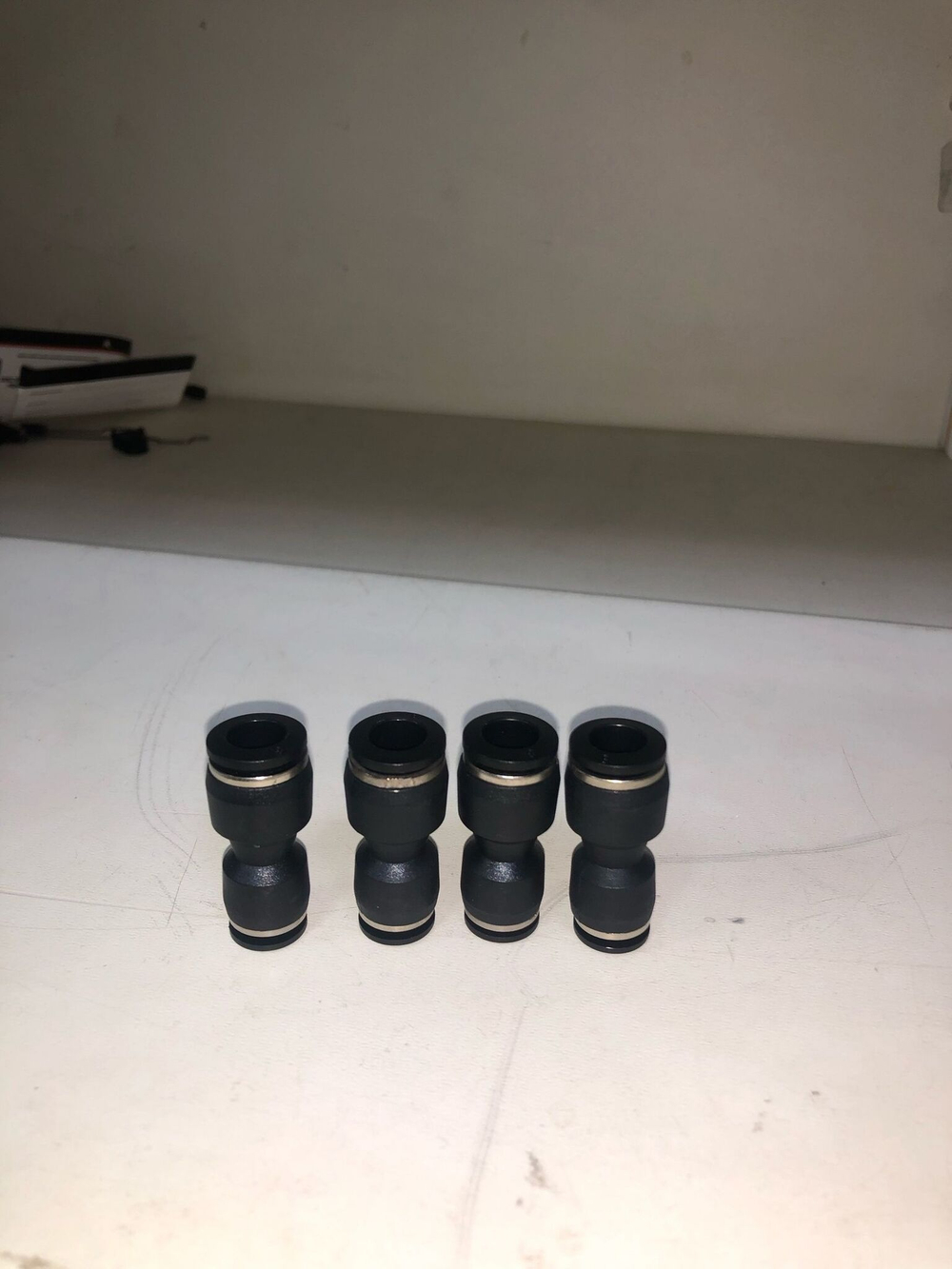 Фитинг трубок прямой пластиковый 6-8мм 4ШТУКИ( пневмофитинг )