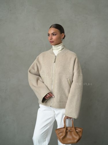 Бежевый шерстяной бомбер на молнии