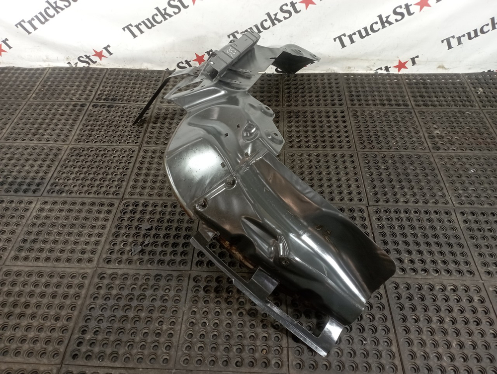 Подкрылок передний левый