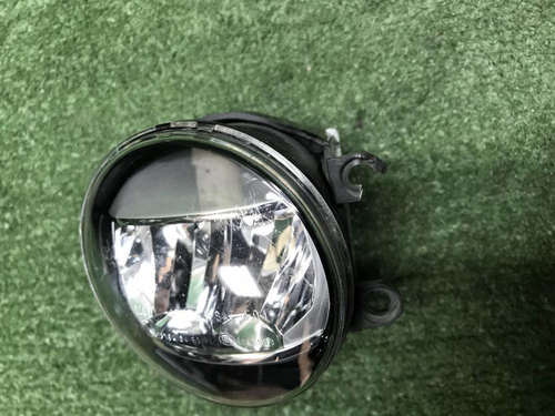 ПТФ правая Toyota Land Cruiser Prado 150 17-нв LED