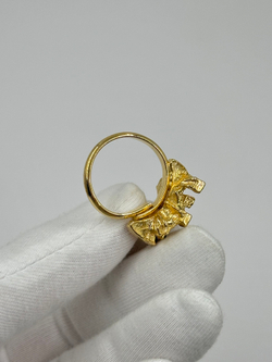 Кольцо с зелёными кристаллами