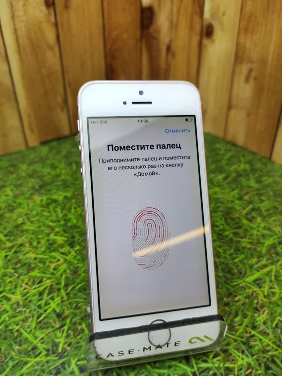 Смартфон Apple Iphone SE 64Gb Белый (Витринный)