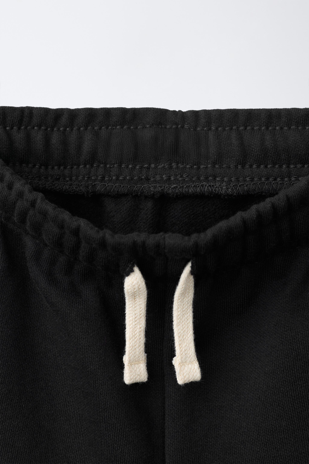 ZARA ОДНОТОННЫЕ БРЮКИ-ДЖОГГЕРЫ С НАШИВКОЙ, ЧЕРНЫЙ