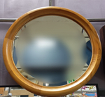 Зеркало круглое в деревянной раме