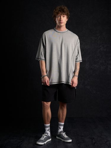 Серая оверсайз футболка с вывернутыми швами