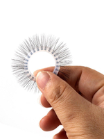 Круглое эрекционное кольцо с «ресничками» (Цвет: белый с черным)