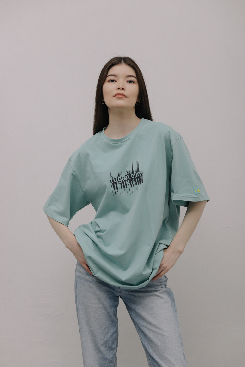 T-shirt with "Tugan elim" print