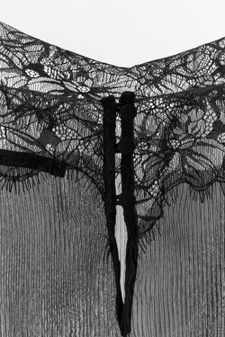 ZARA ПЛИССИРОВАННЫЙ КРУЖЕВНОЙ ТОП, ЧЕРНЫЙ