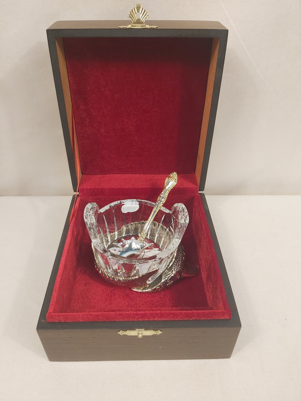 Икорница "Осетровая" в подарочном футляре с ложечкой