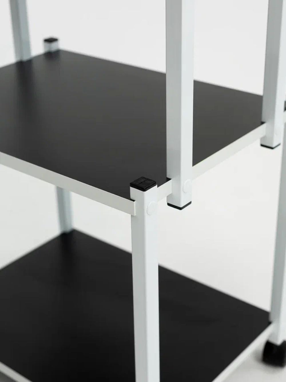 Тележка косметологическая Пирамида на колесиках