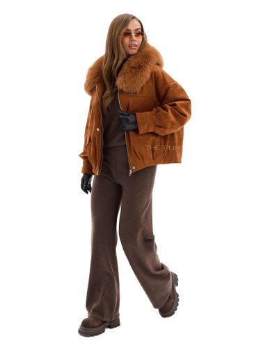 Утепленная замшевая куртка рыжего цвета