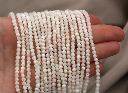 Нить бусин из перламутра, 3мм гладкие