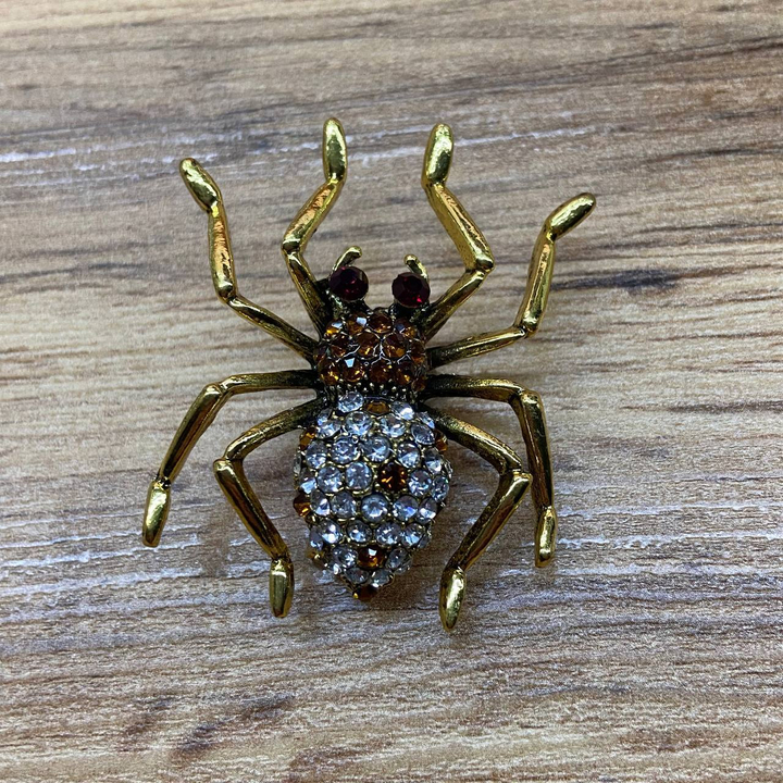 Брошь Паук стразы серебристые оранжевые глаза красные металл золотистый