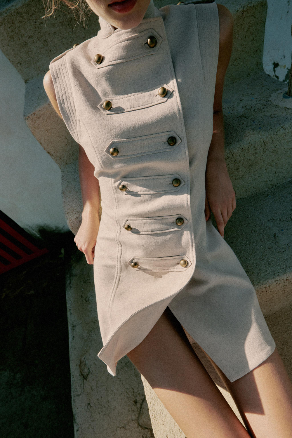 ZARA МИНИ-ПЛАТЬЕ С НАВЕСНЫМИ ПЕТЛЯМИ ИЗ ЛЬНА, СВЕТЛО-БЕЖЕВЫЙ