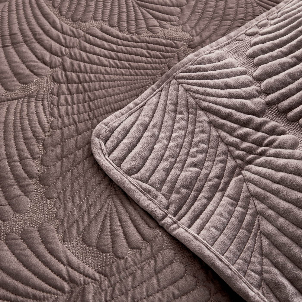 Покрывало 240х260 и 2 наволочки 50х70 Sofi De MarkO Ноэль мокко