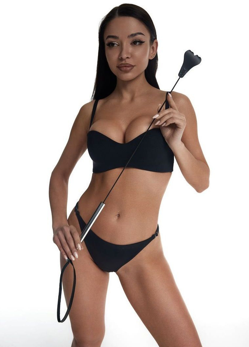 Стек с черным кожаным наконечником в виде сердца и металлической ручкой - 67 см.