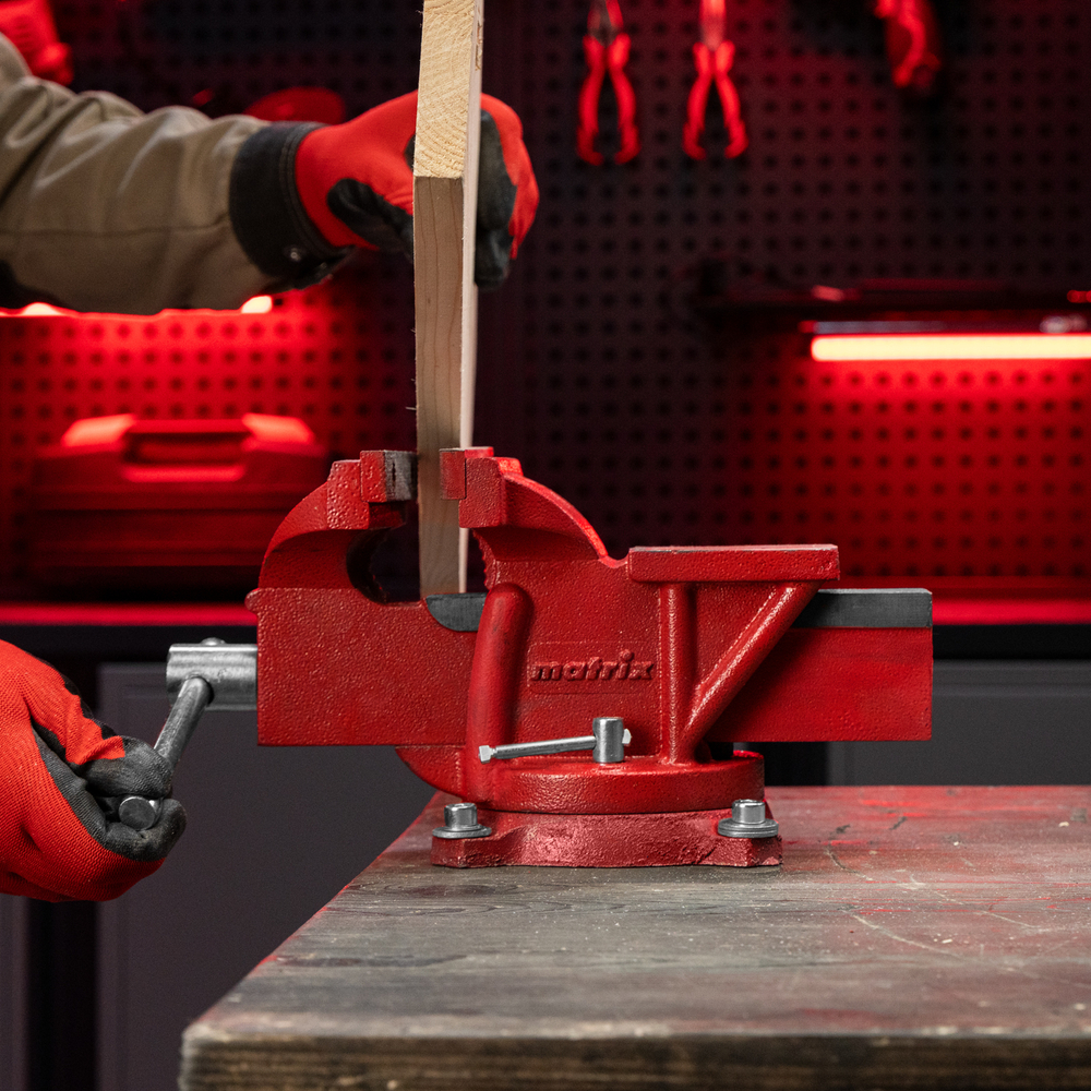 Тиски слесарные, 125 мм, поворотные, с наковальней Matrix