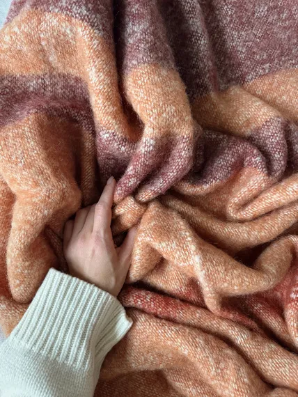 Плед мохеровый over horizon терракотового цвета из коллекции trendy ruffles, 130х180 см