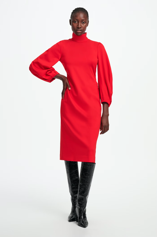 Платье с объемными рукавами