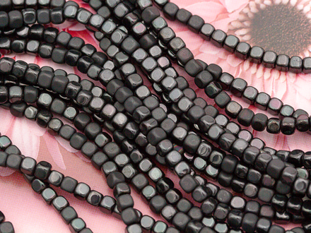 Нить бусин из гематита "Кубик" 2,8мм