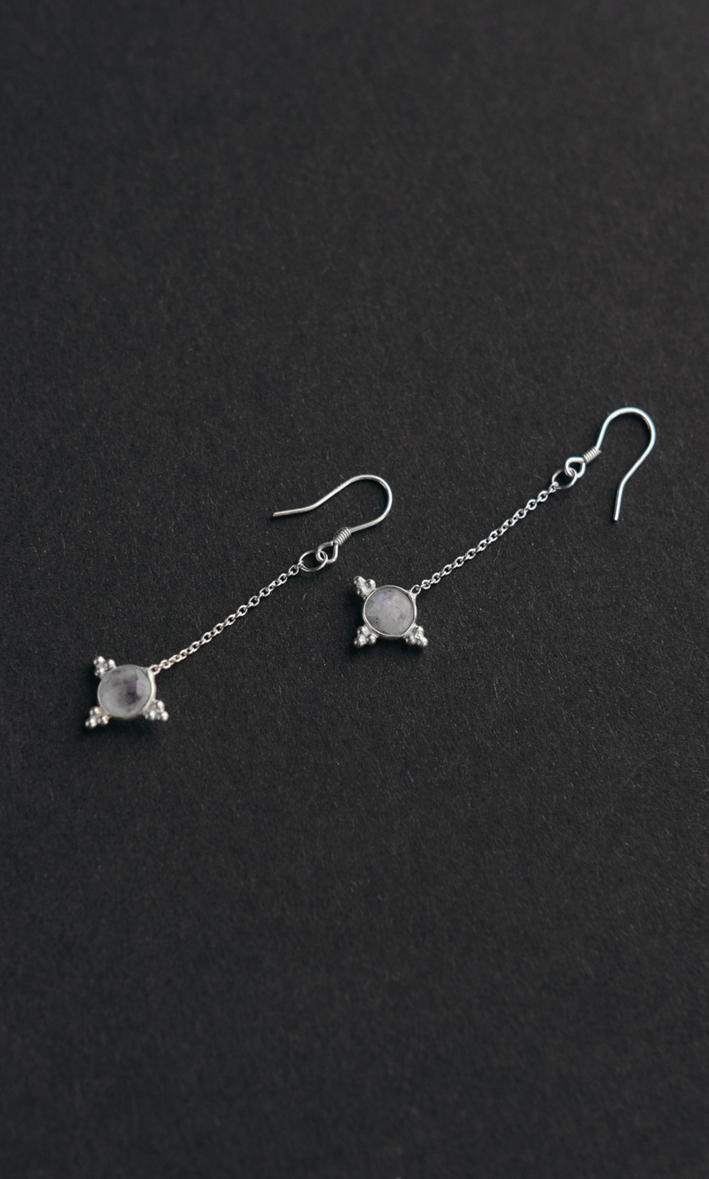 Серьги "Memo about Relationship" из лунного камня длинные, серебро