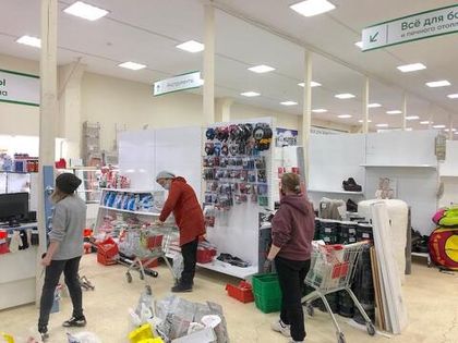 Отделы стройматериалов и товаров для бани меняются местами