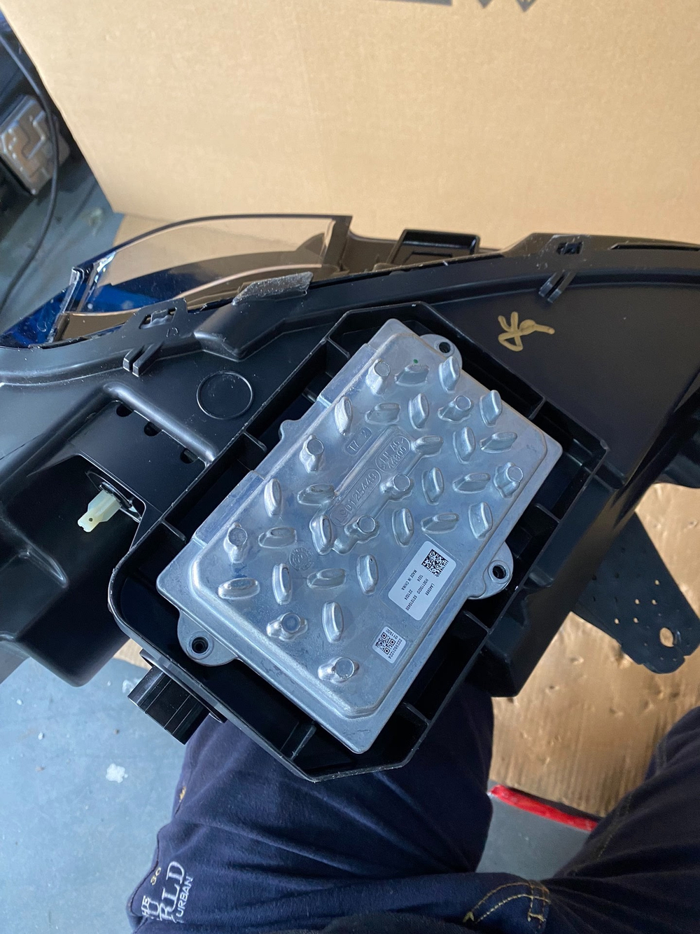 Оригинальная LED фара для Aion Y