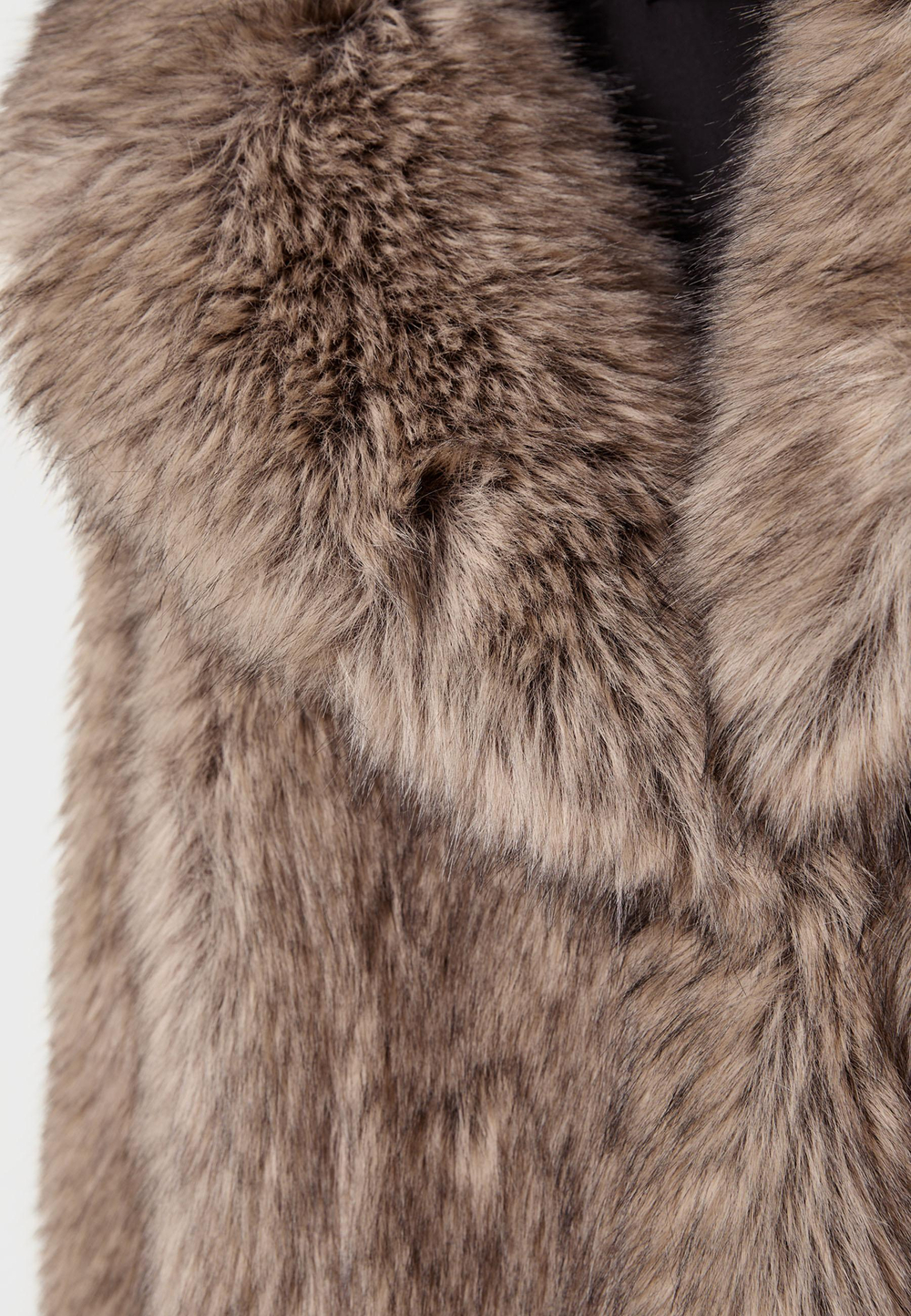 STRADIVARIUS Искусственная шуба стандартного кроя, каменный