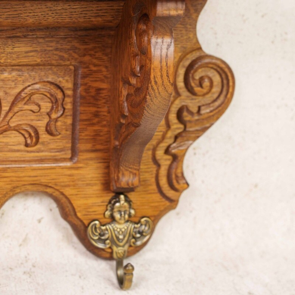 Настенная вешалка с растительным орнаментом и латунными крючками в Неоренессансном стиле