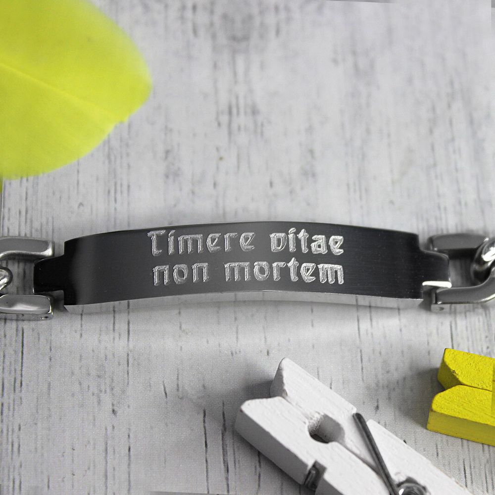 Стальной браслет с гравировкой на латыни на заказ